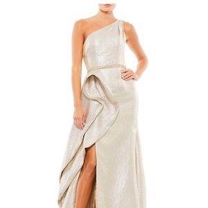 Mac Duggal, never worn, never adjusted